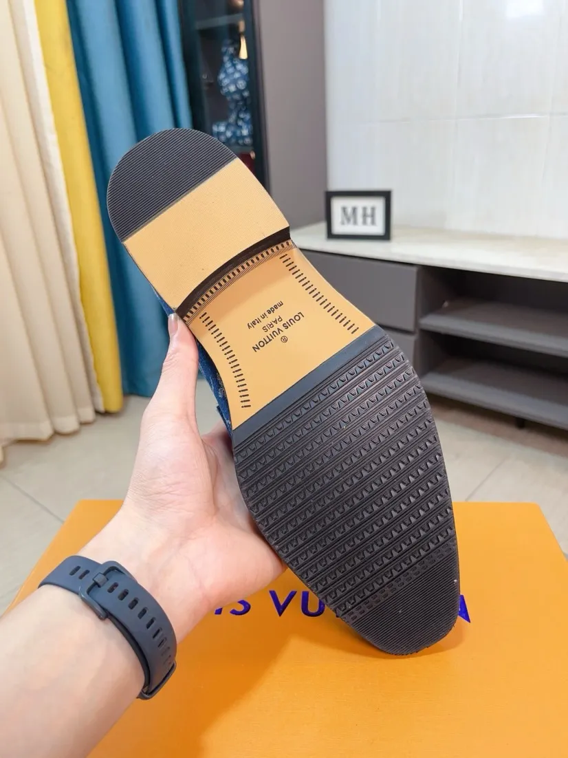 Ex-factory price 720🌹🌹High version [LV] Louis Vuitton's popular casual leather shoes🎖Fashionable and elegant🎖🎖Material: Original imported open-edge beaded cowhide, washed cowhide leather lining, original open-molded rubber outsole, high-end and classy, ​​elegant quality, instantly transforming into a handsome man ❤❤Standard\nNumber: 38-44